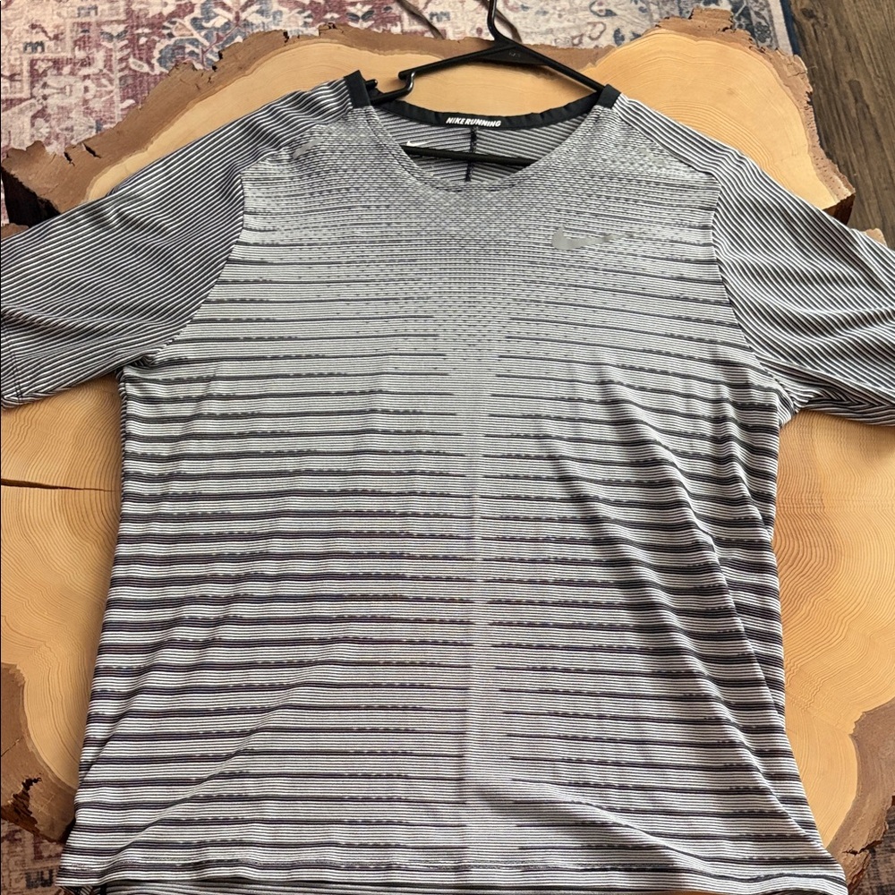 Nike Men's Black and Gray Striped Tee